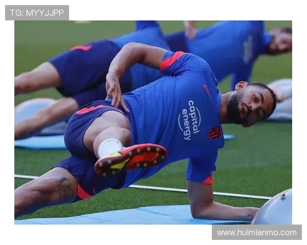 镜头下的绿茵传奇国际足球摄影师马科斯希门尼斯的光影艺术