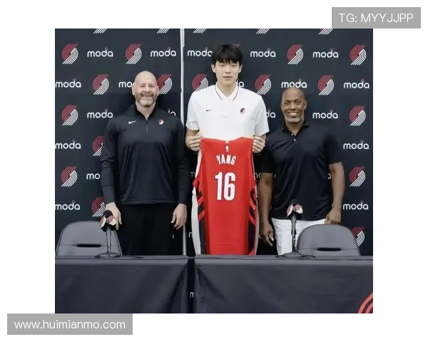 杨瀚森正式加盟开拓者队 与球队签约开启新征程