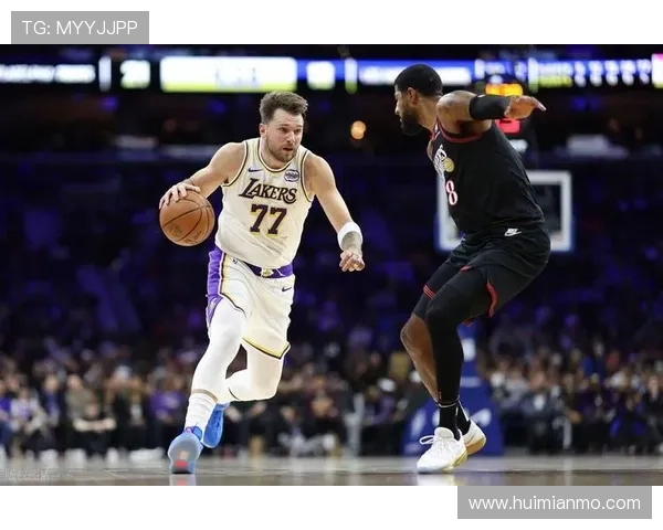 东契奇首节表现轻松自如7投4中斩获13分2板3助1断1帽展现全能实力